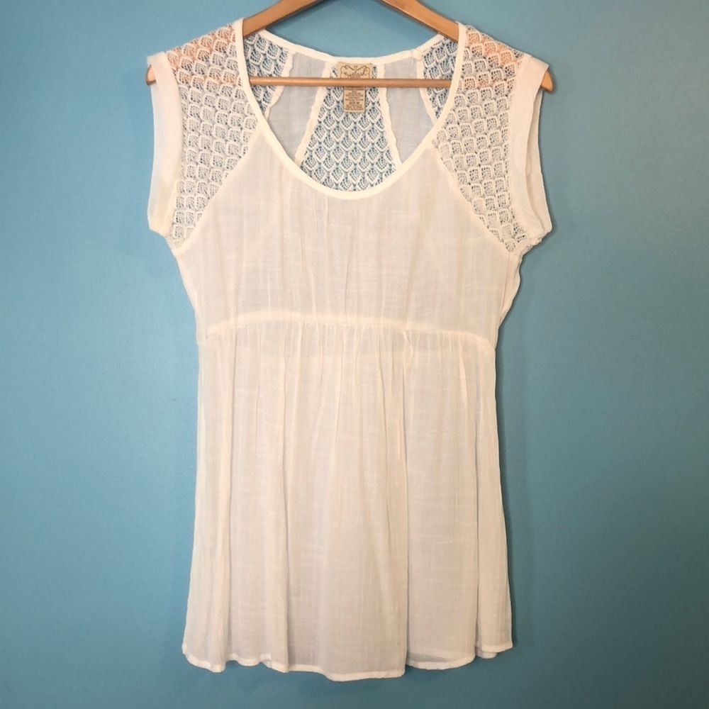 EYELASH COUTURE White Short Sleeve Sheer Bohemian Lace Top Size M